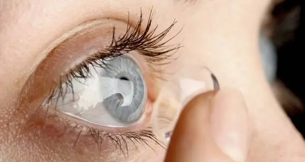 Infezioni da lenti a contatto, il 99% delle volte è colpa di chi le usa
