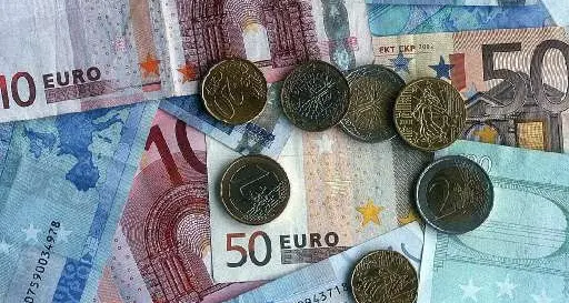 Gli rubano i soldi per il funerale della moglie
