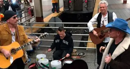 Suonatori in metropolitana: a New York sono... gli U2!
