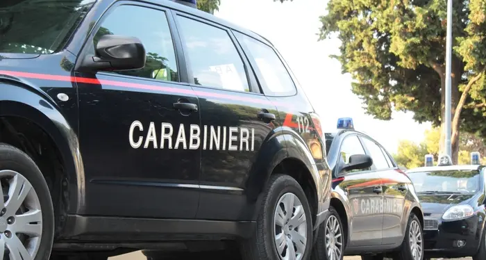 Bergamo, danno fuoco alla direttrice per rapinare la banca