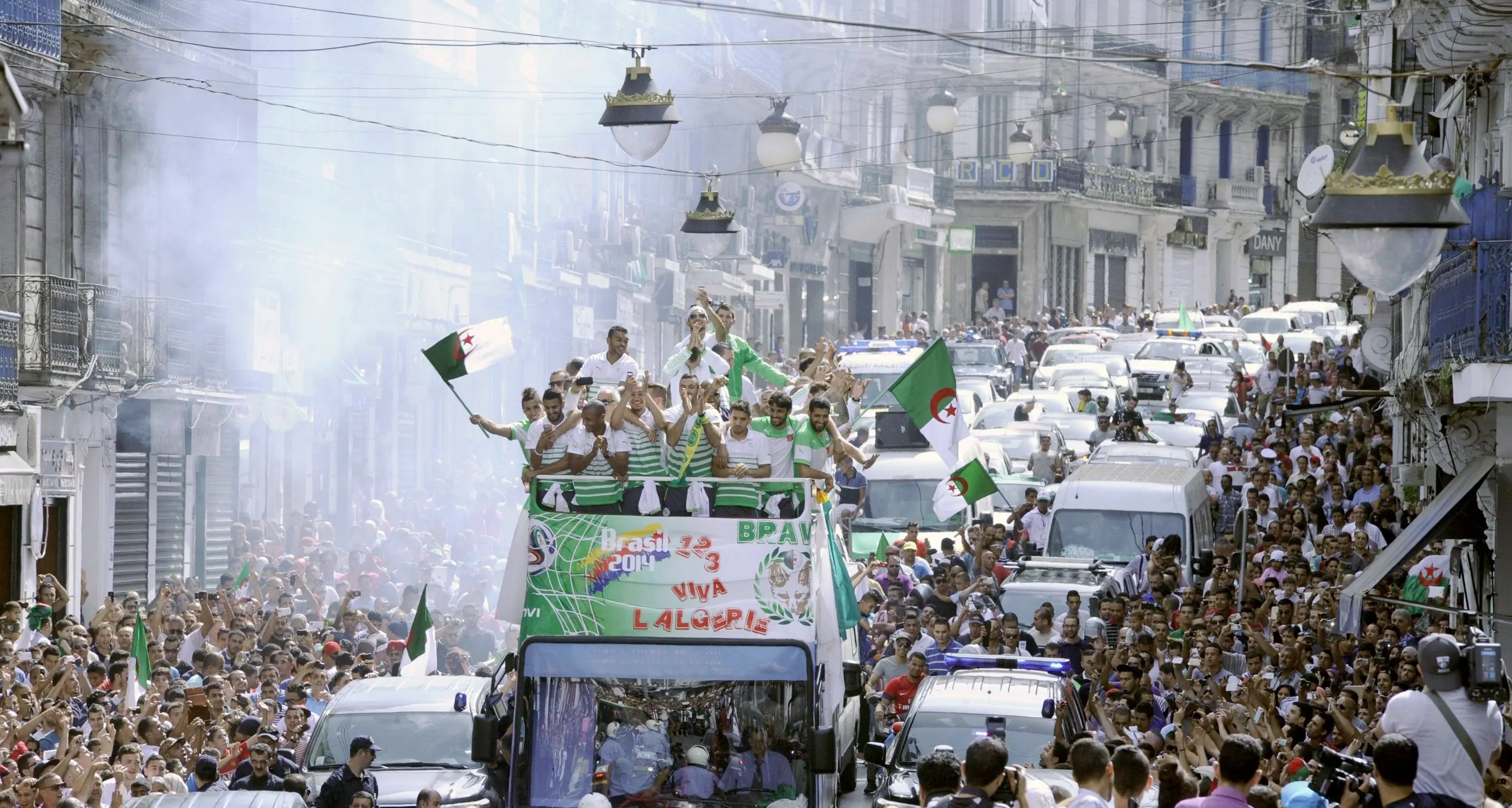 I calciatori dell'Algeria regalano i premi a Gaza