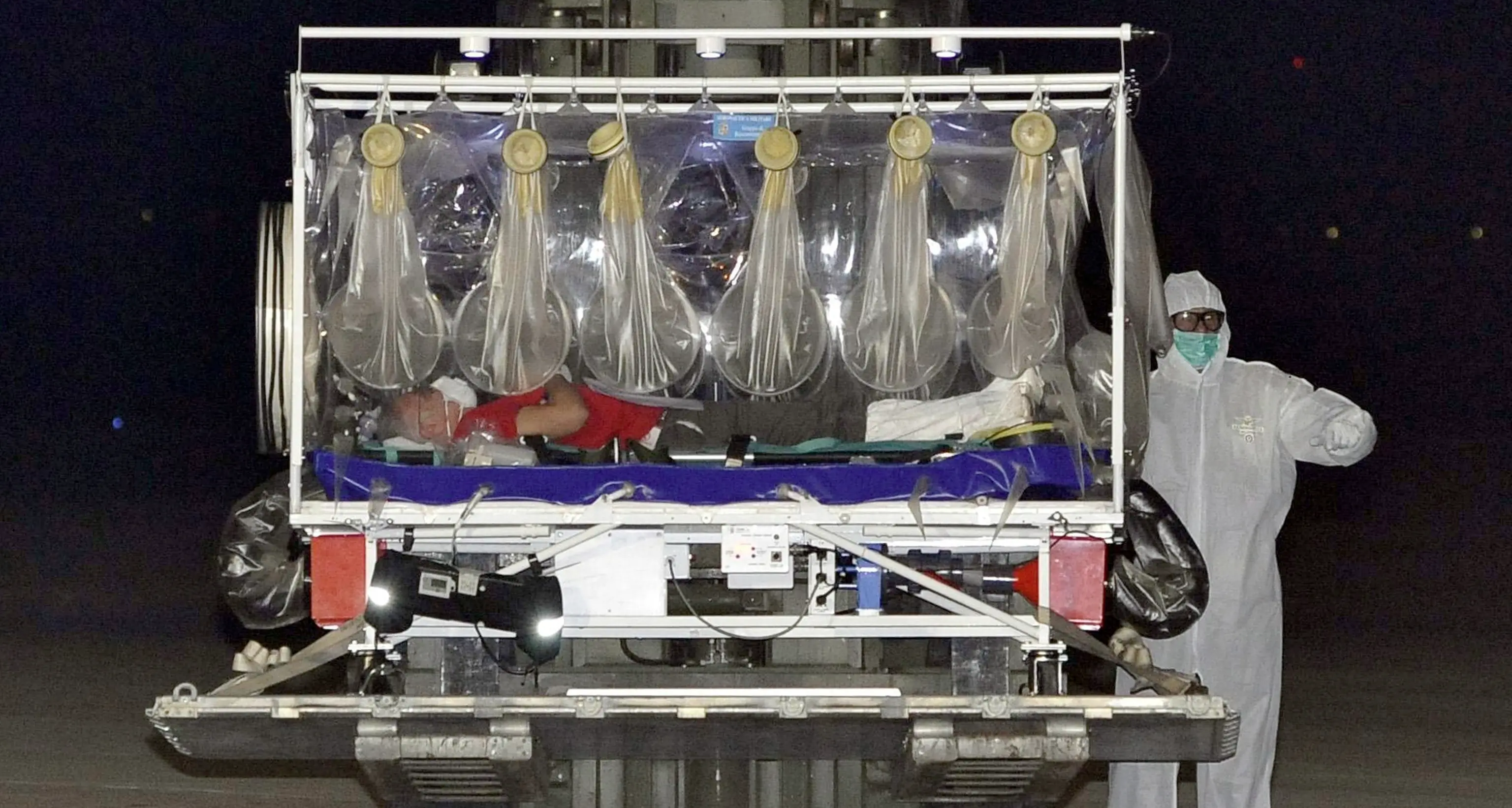 Ebola: un caso sospetto a Sassari dove è stato ricoverato un infermiere