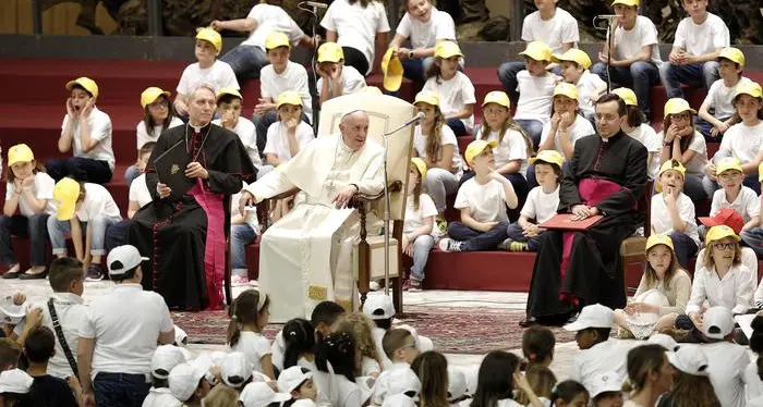 Il papa: troppi potenti guadagnano con le guerre