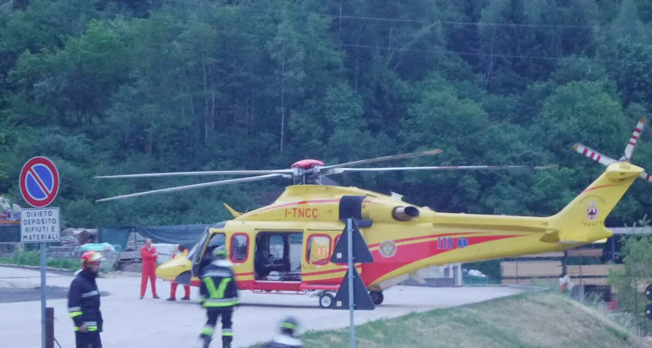 Trattore ribaltato, un ferito in Valsugana