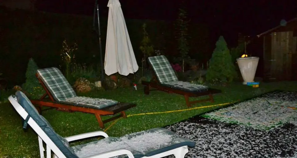 Grandine in val di Non si temono danni ai meleti