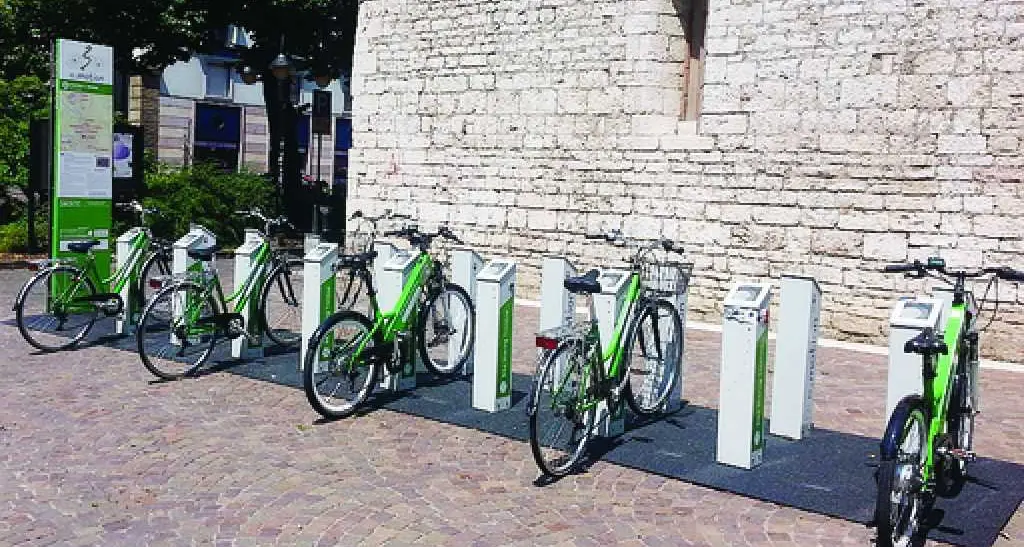 Provinciali in bicicletta con la «card» di servizio
