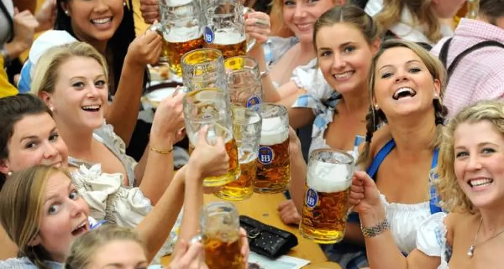 Poliziotti di Bolzano e pompieri all'Oktoberfest