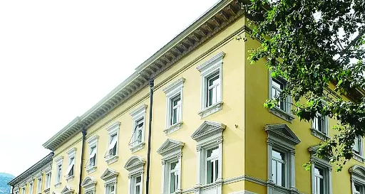 Protesta delle donne, Bort apre
