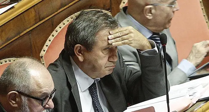 Il Pd salva il senatore di Ncd Azzollini: l'aula del Senato vota no all'arresto