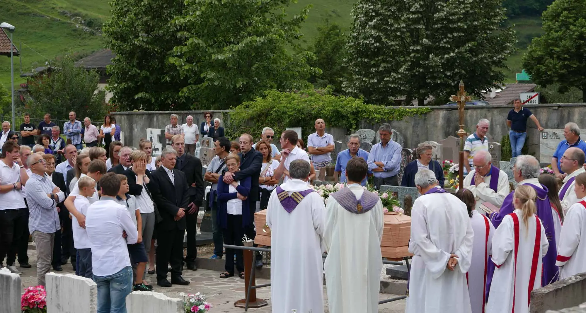Un'intera valle straziata dal dolore