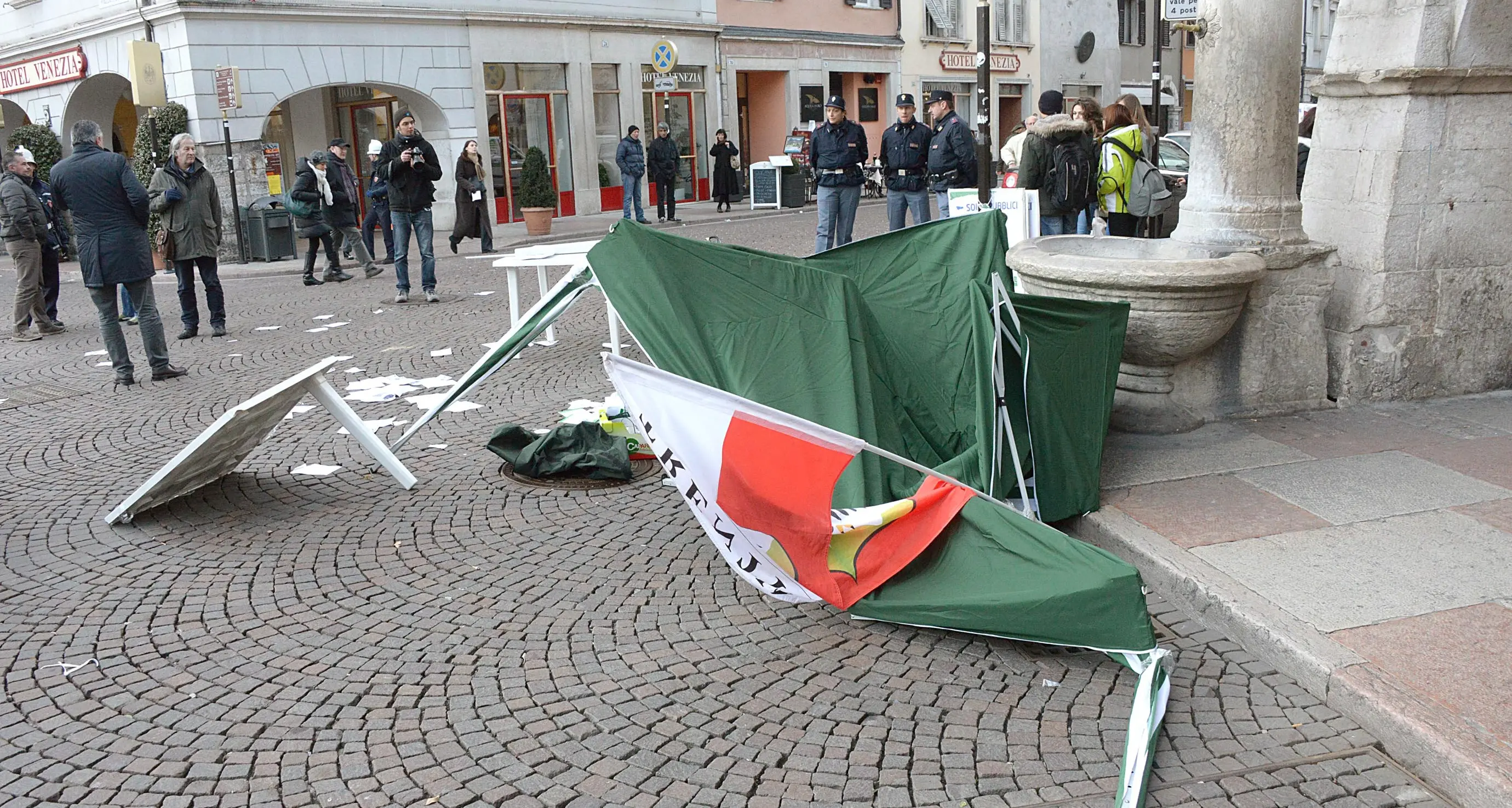 Assalto al gazebo della Lega Otto anarchici condannati