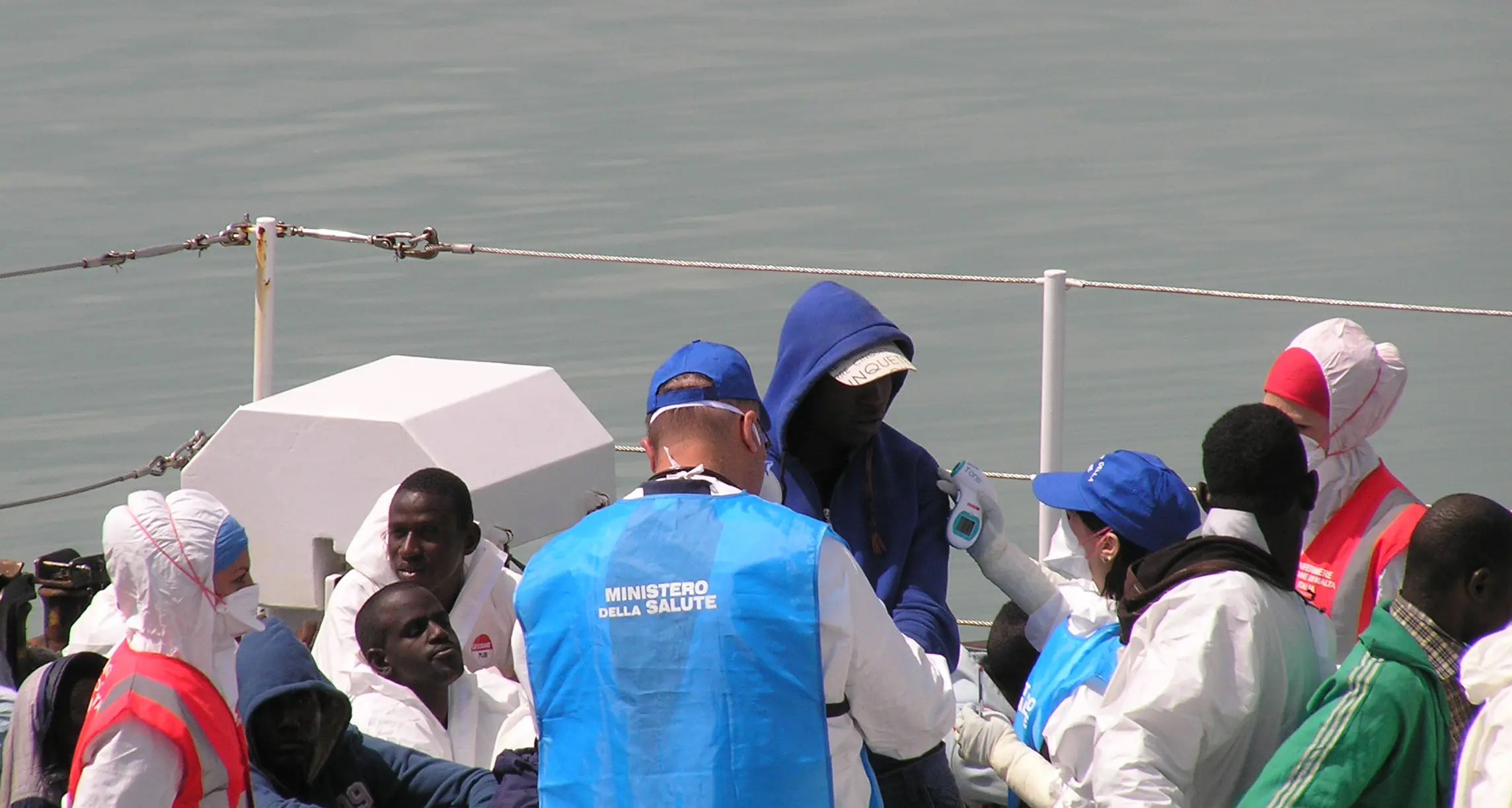 Immigrazione: arrestato scafista tradito da una maglietta Ferrari