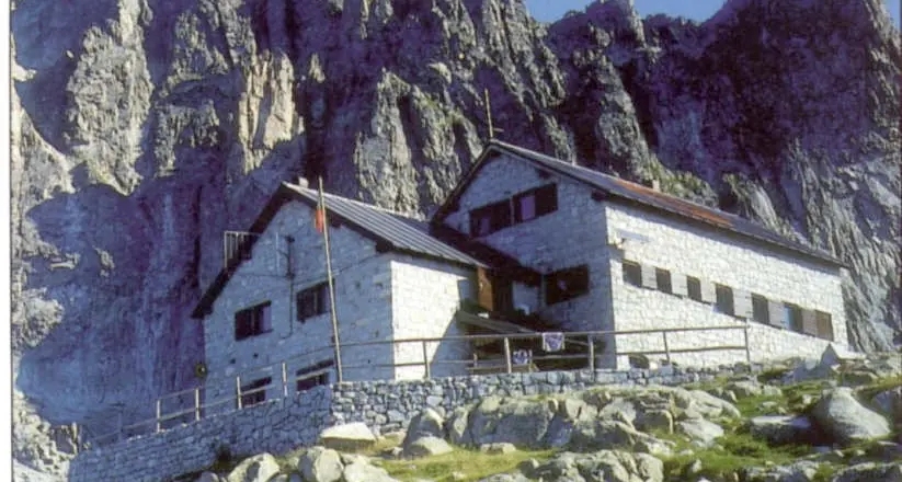 Via tutte le stufe a legna dai rifugi in montagna Lo prevede la nuova normativa antincendio