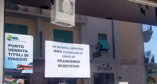 Il libro di Schettino? Qualcuno non lo vende