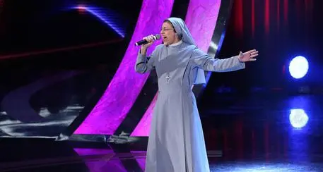 Voleva selfie con suor Cristina, arrestato per stalking