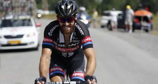 Simon Geschke vince in solitaria Chris Froome sempre maglia gialla