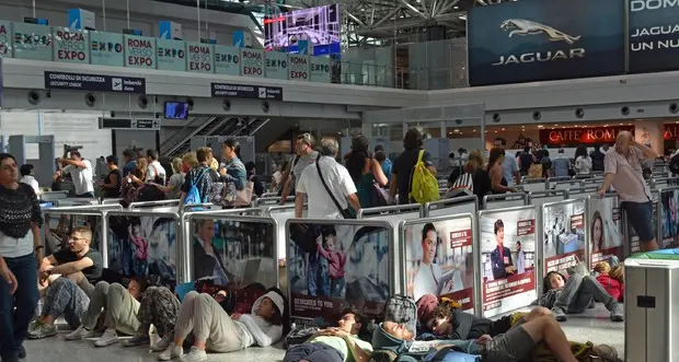 Anche blackout a Fiumicino, caos dopo l'incendio di ieri