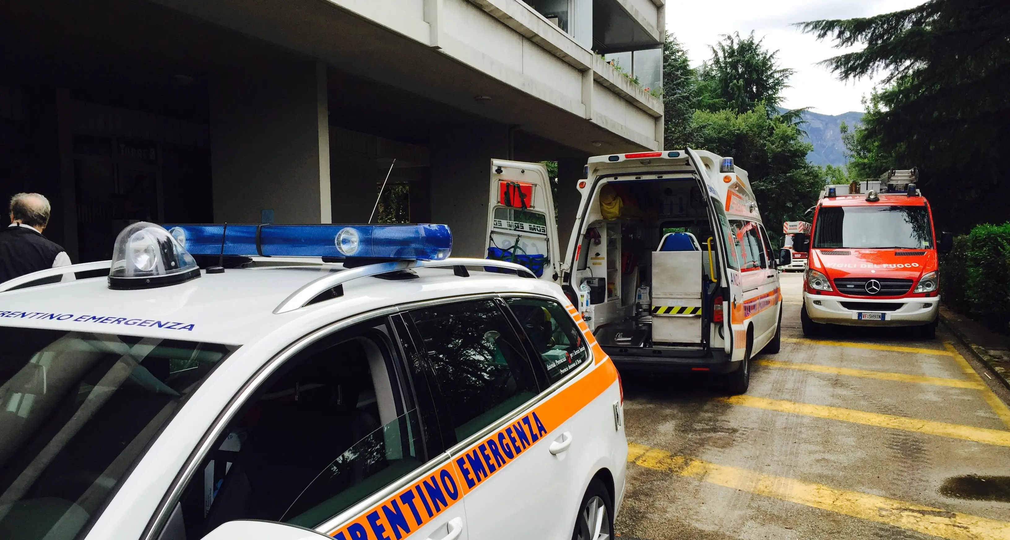 Trento, litiga con la madre e finisce accoltellato