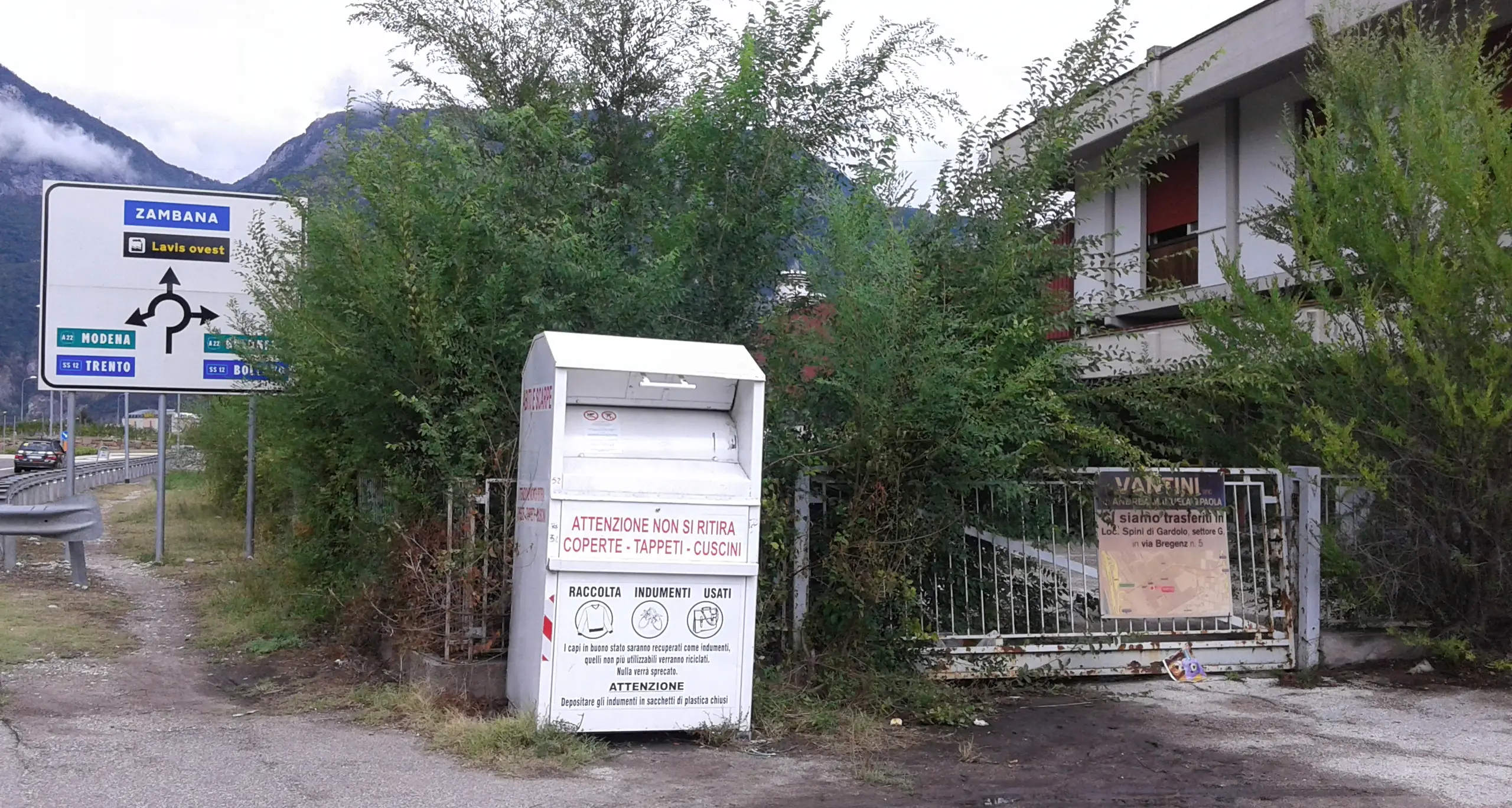 Raccolta degli abiti usati, la polizia locale indaga
