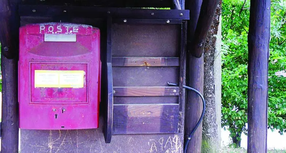 Cimirlo, sparito il telefono pubblico. Blitz di Telecom o furto vandalico?