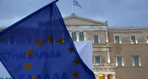 Trattative infinite per salvare la Grecia. Ma Angela Merkel gela Tsipras