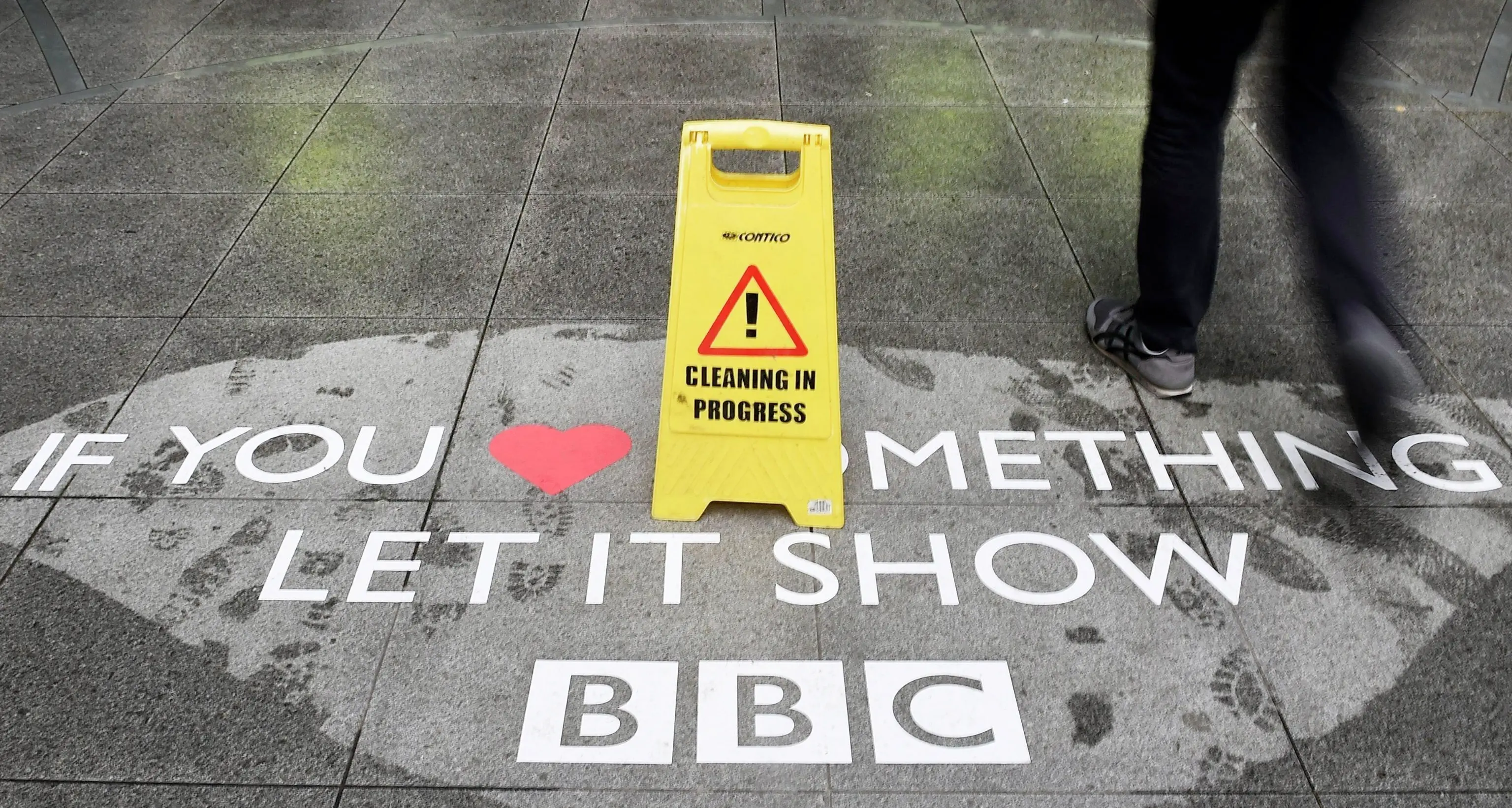 La Bbc inglese taglia 18mila dipendenti: ha un buco di 150 milioni di sterline