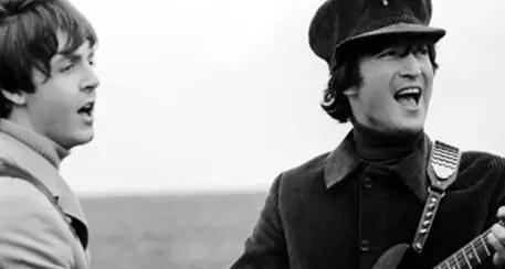 McCartney contro Lennon: «La morte lo ha reso martire»