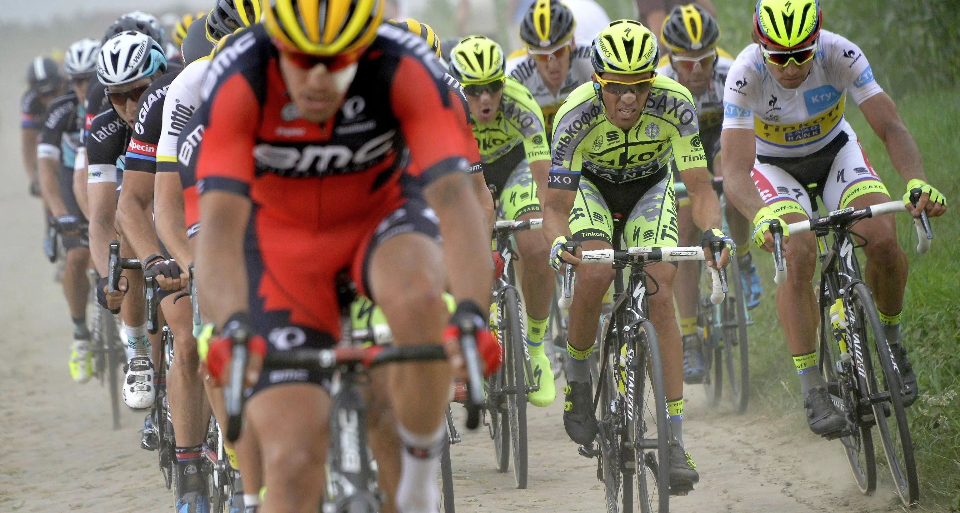 Tour de France sul pavé a Martin tappa e maglia