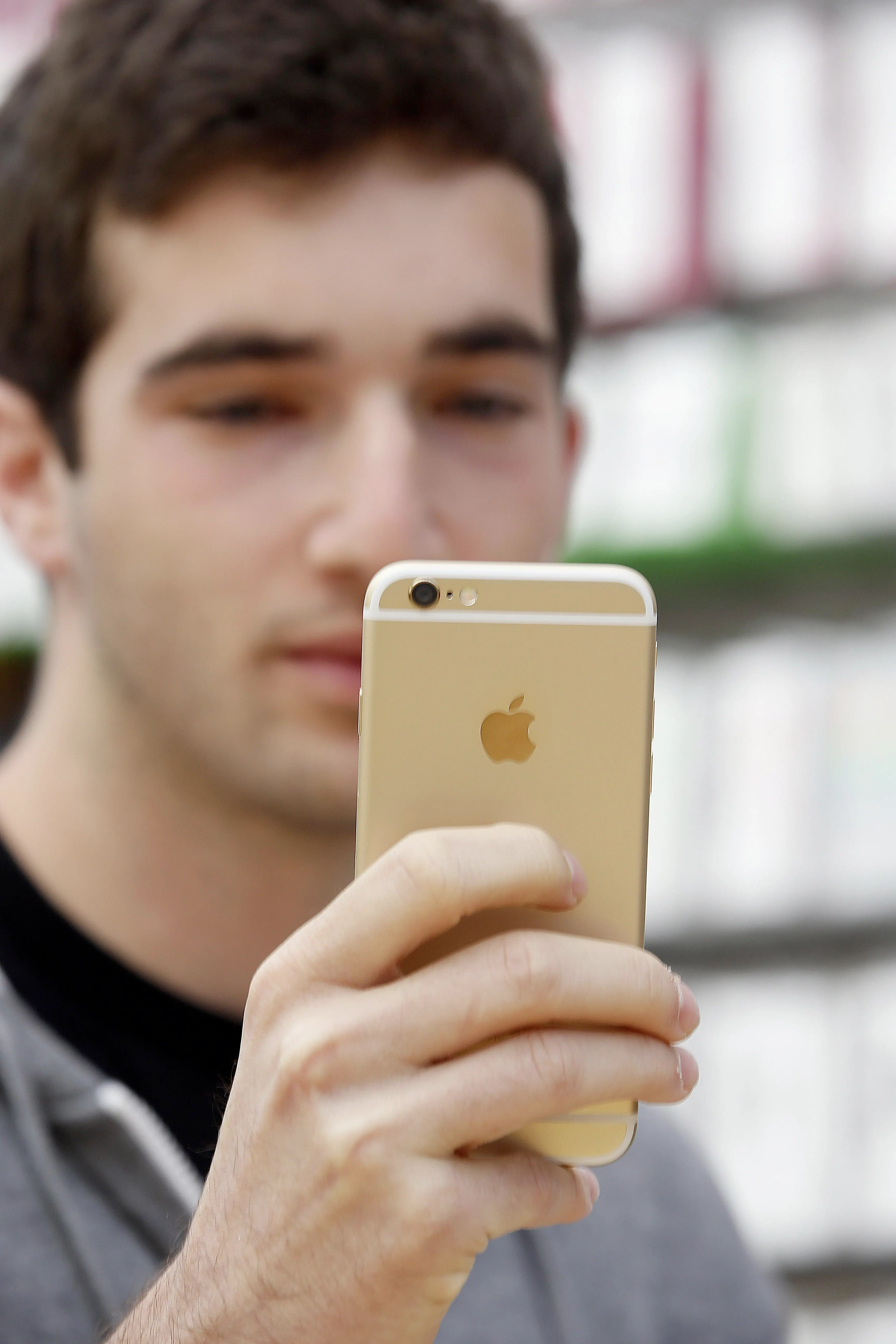 Apple Watch, volano le vendite. Il 9 settembre svelato l'iPhone 6S