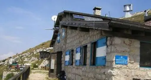 In piena estate il rifugio più bello rimane chiuso