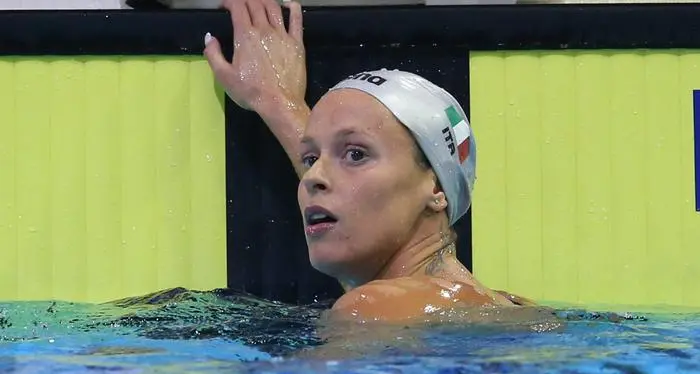 Paura per Federica Pellegrini, la piscina è bollente e lei rischia di svenire