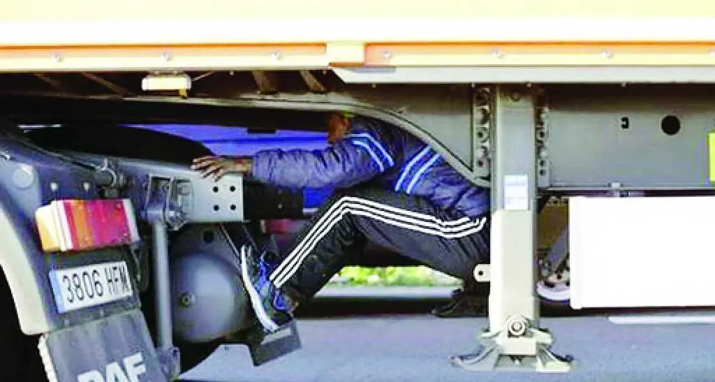 Nascosto in un tir muore nel tunnel sotto la Manica