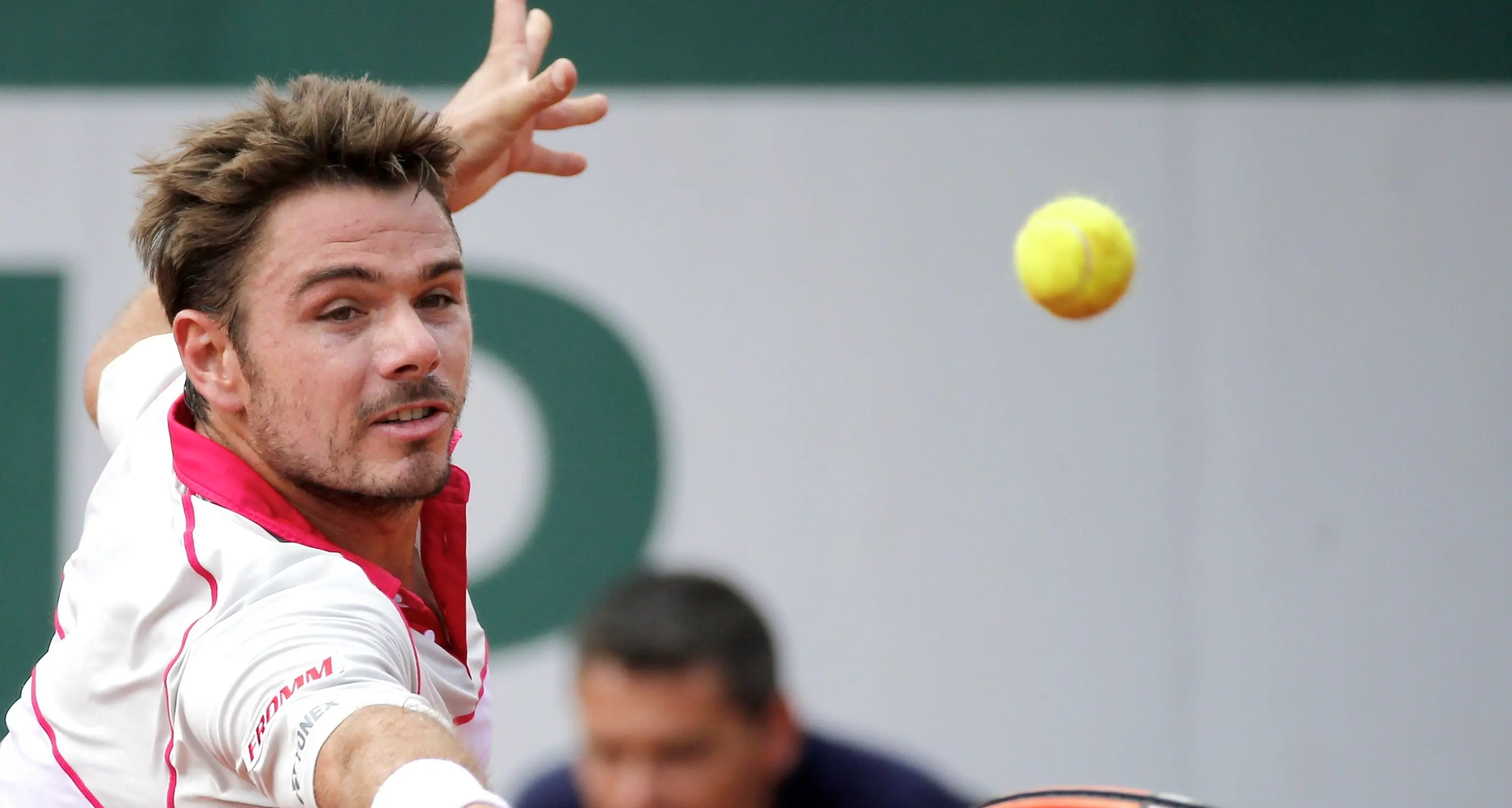 Roland Garros, Wawrinka vince il derby con Federer Tsonga in semifinale mentre crolla un pezzo di stadio