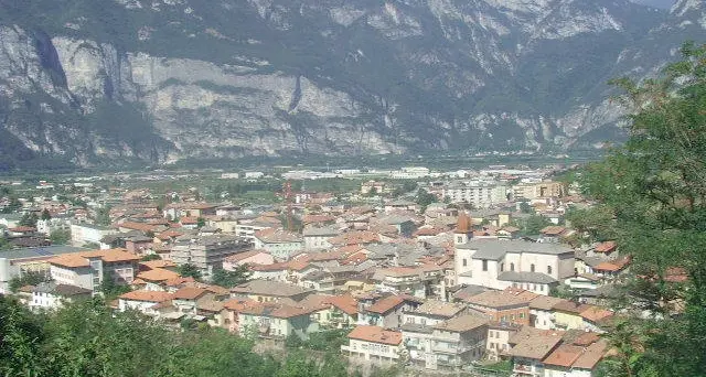 Lavis, consiglio comunale incandescente sulla questione dei plateatici