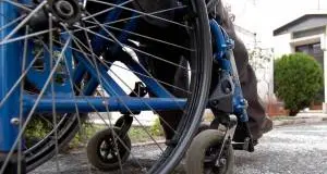 «Un tesserino taglia-code per i disabili e chi li assiste»