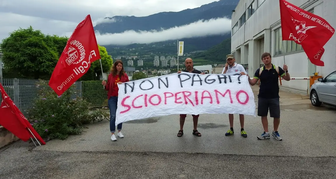 Salari da pagare, sciopero alla Targotimbri di Ravina