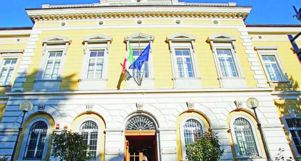 Botte alla fidanzata 20enne patteggia un anno e 7 mesi