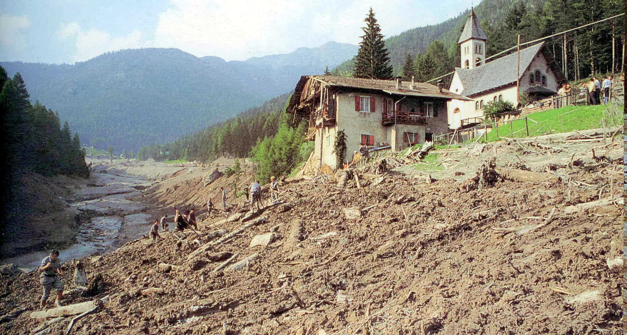 Stava, 268 vittime innocenti da non dimenticare Il giorno del ricordo dell'inferno di fango - FOTO - VIDEO