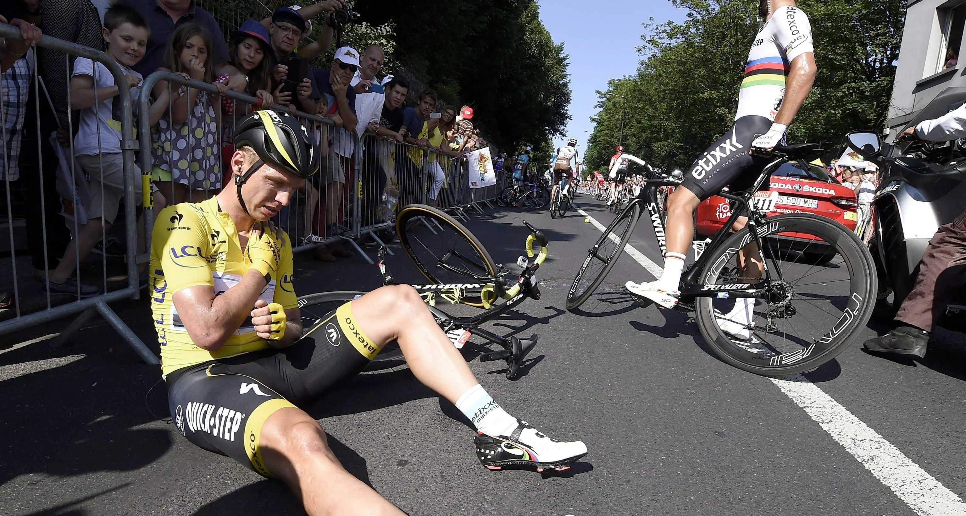 Tony Martin cade nel finale frattura della clavicola e ritiro