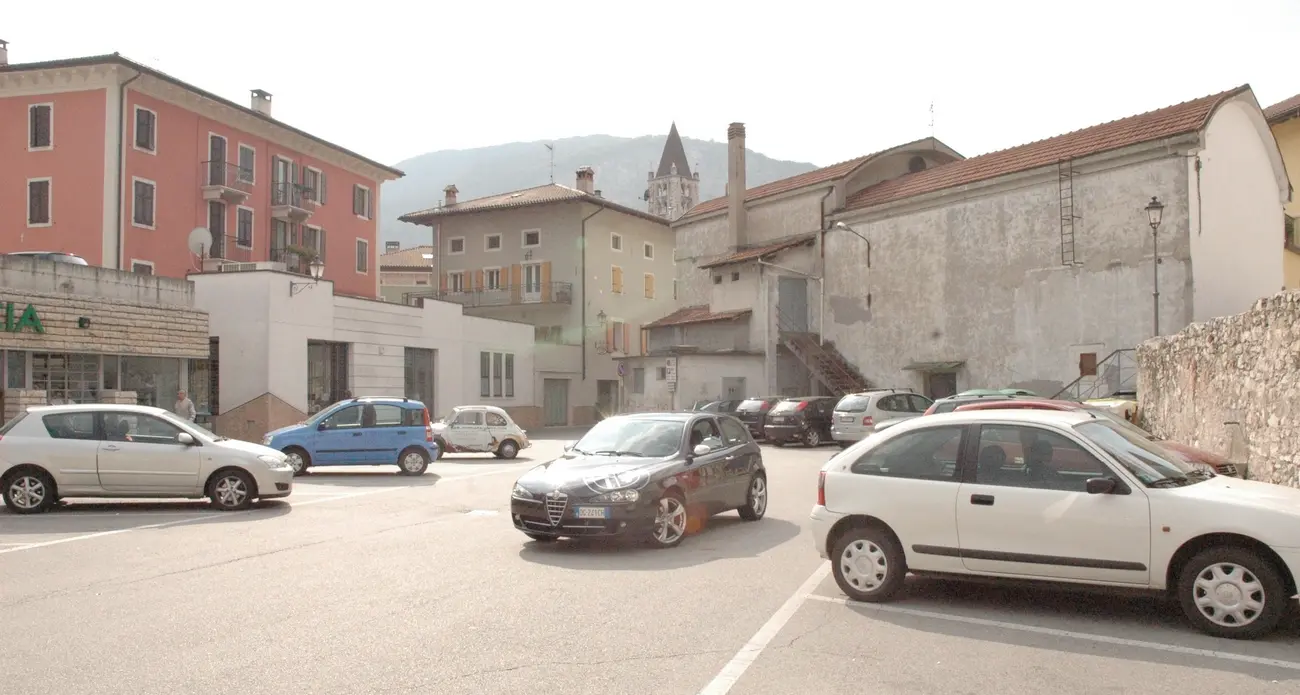 Nuova pavimentazione a Piazza Malfatti a Mori