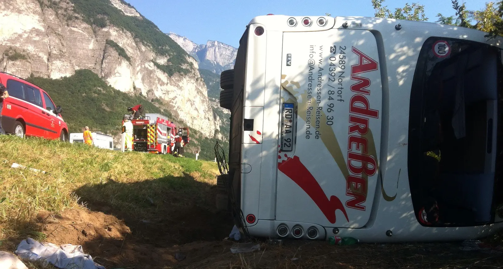 Pullman si ribalta in autostrada Feriti 18 ragazzi tedeschi