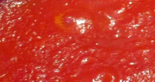 Cade nel pentolone dei pomodori, ustionato un bimbo di 10 anni