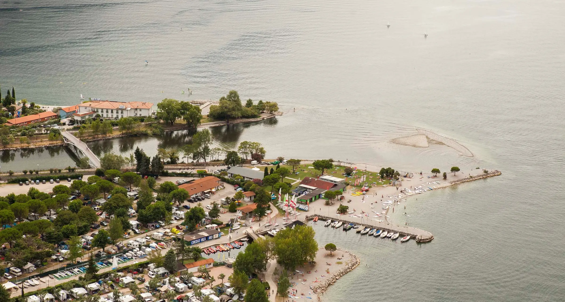 Deserta l'asta per togliere l'isola alle foci del Sarca