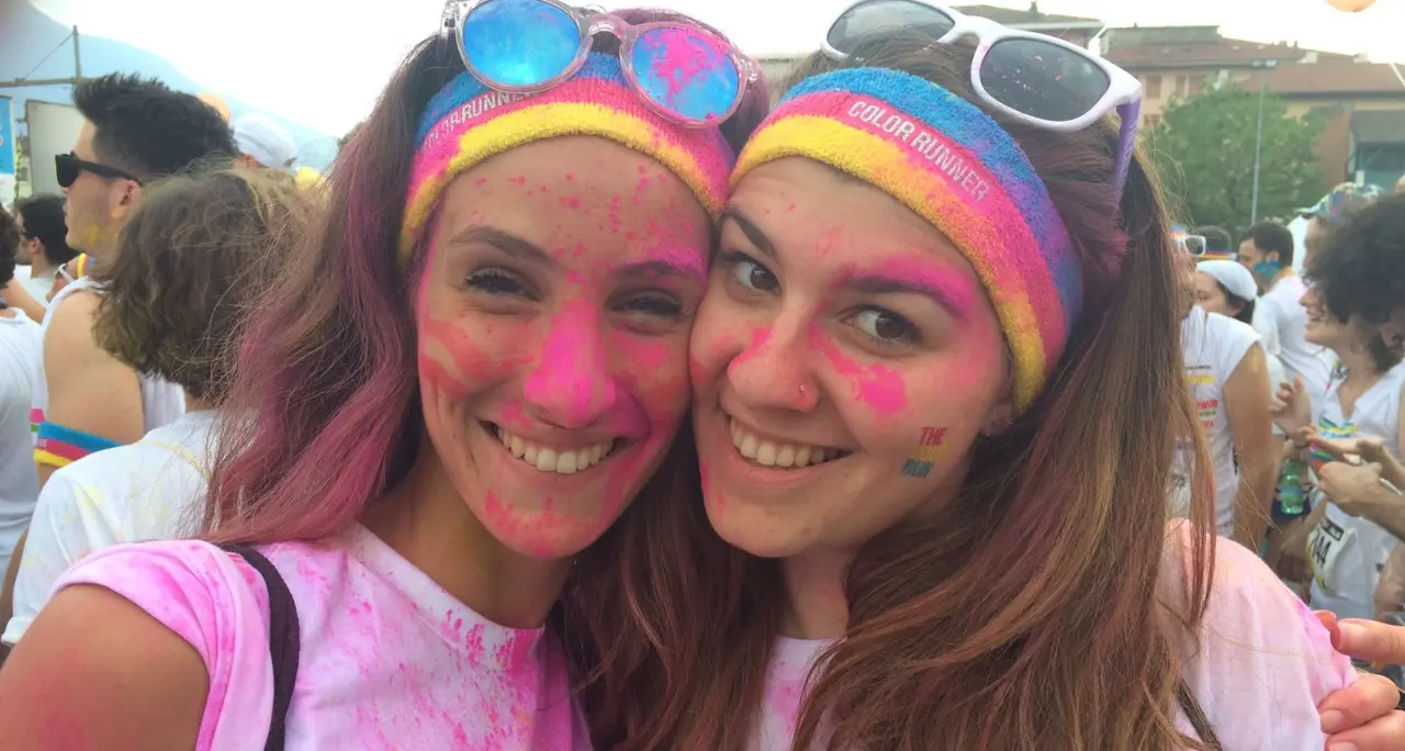 Riviviamo lo spettacolo della Color Run con due splendidi video