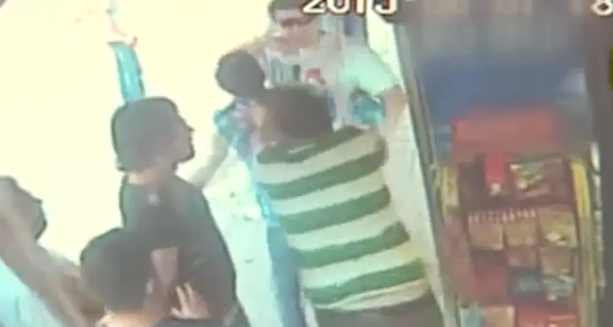 Turista-pugile stende aggressori in Turchia, boom sul web