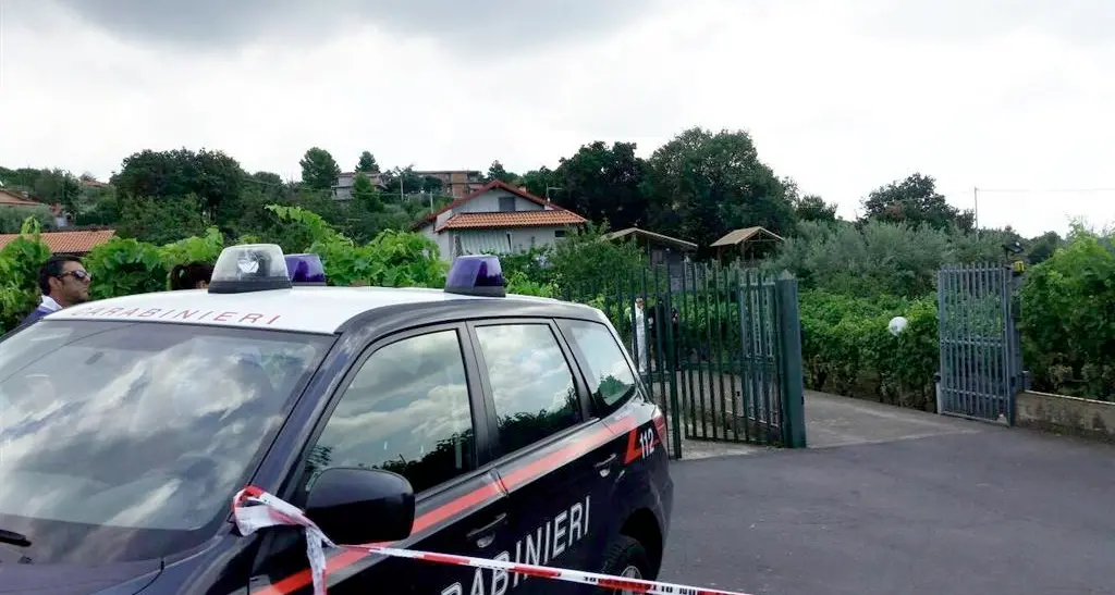 Rapina in villa, i due banditi uccidono il proprietario che si ribella