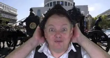 Canta parodia dei funerali di Vittorio Casamonica, il comico Dado minacciato dal clan