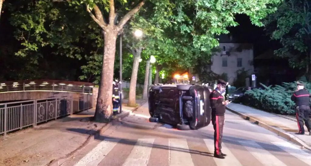 Incidenti nella notte, due feriti a Levico e Daiano