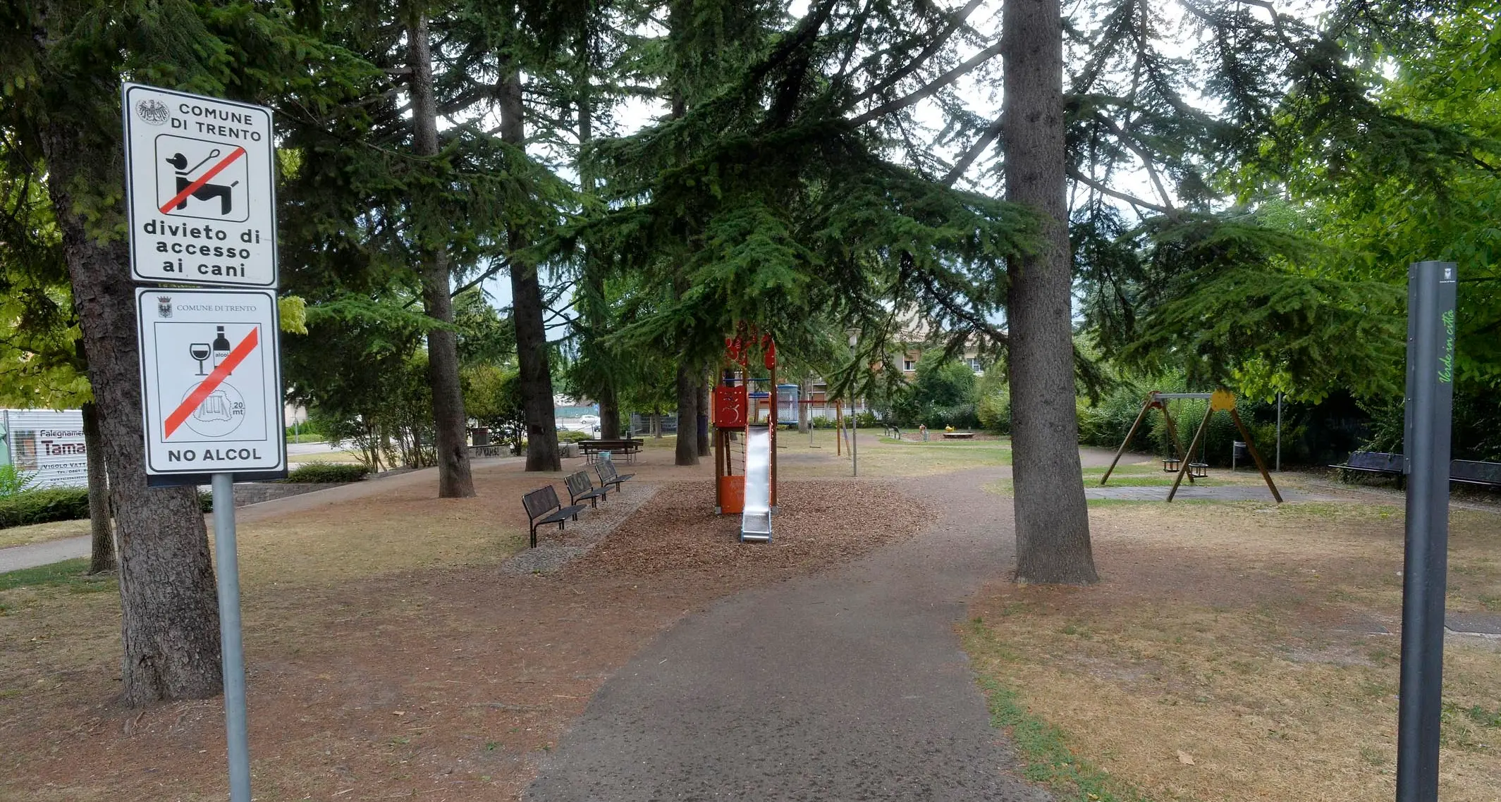 I nomadi fanno festa: obbligati a ripulire il parco