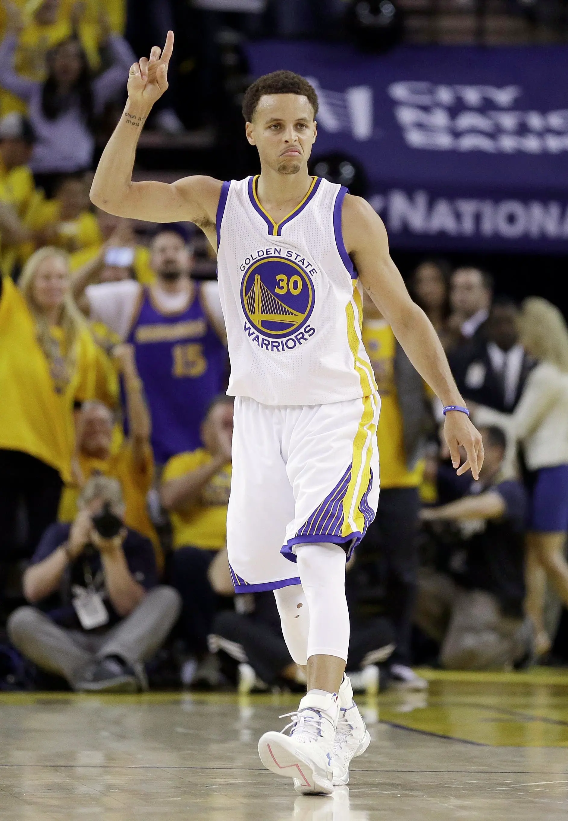 Basket finali Nba, Golden State a una vittoria dal titolo